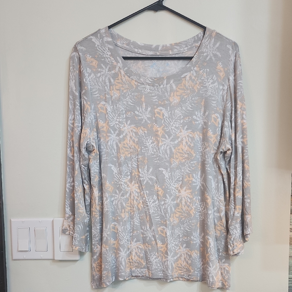 Palm Grove Floral Long Sleeve Top 🛍